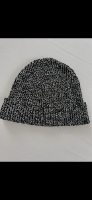 Женские шерстянные шапки