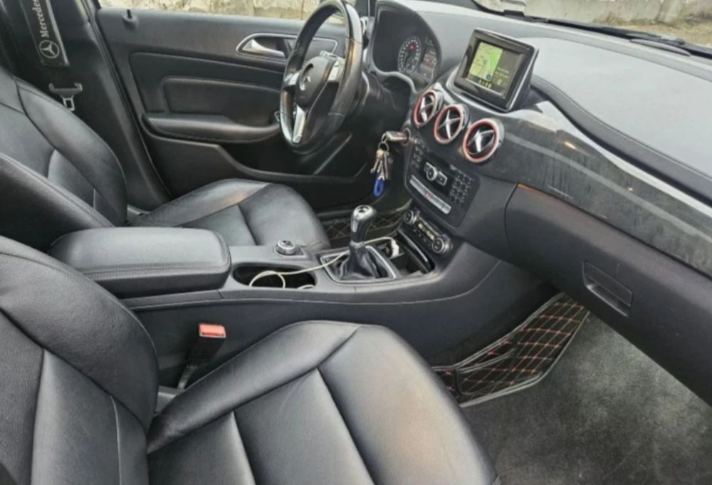 Mercedes B180  Панорамама