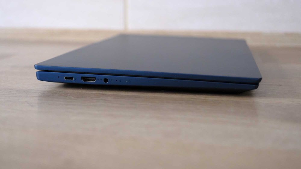 Laptop Lenovo IdeaPad 5 8GB RAM 500GB  IMPECABIL