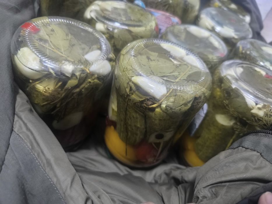 Огурцы соленые в банках