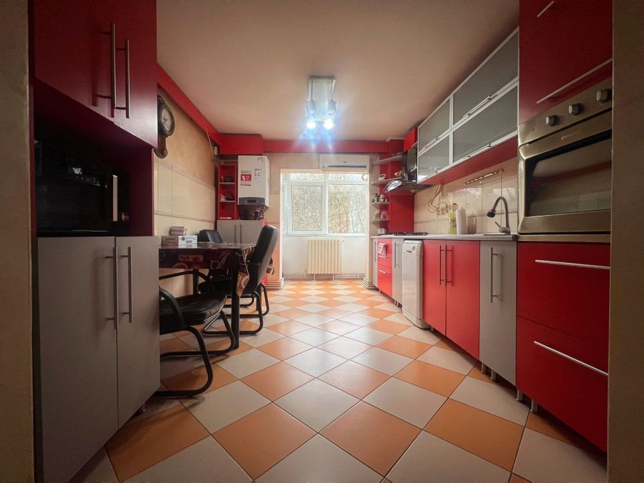 Apartament 3 camere de închiriat – recent renovat, complet mobilat și utilat