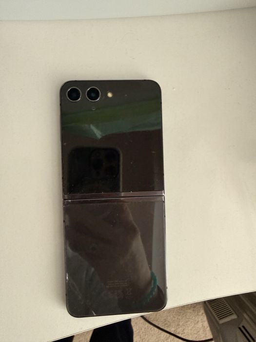 Samsung flip 5 , гаранция до април 2026