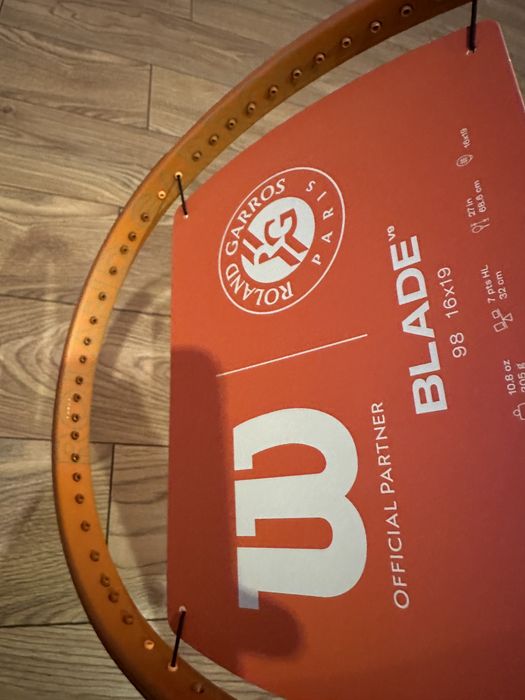 Racheta Wilson Blade v9, varianta noua Roland Garros! Noua!