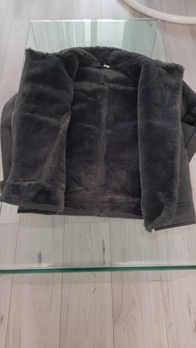 Vand cojoc de dama, marimea xs, de culoare gri.