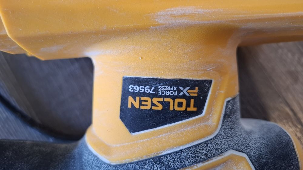 Шлифовальная машинка