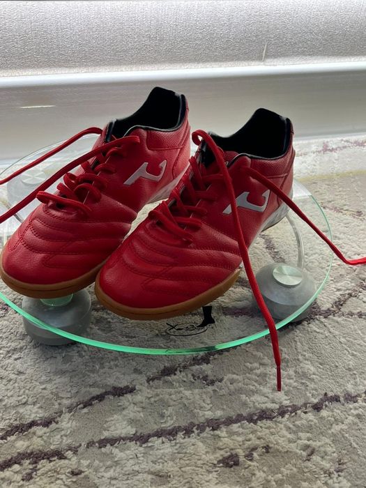 Продам футзалки джома