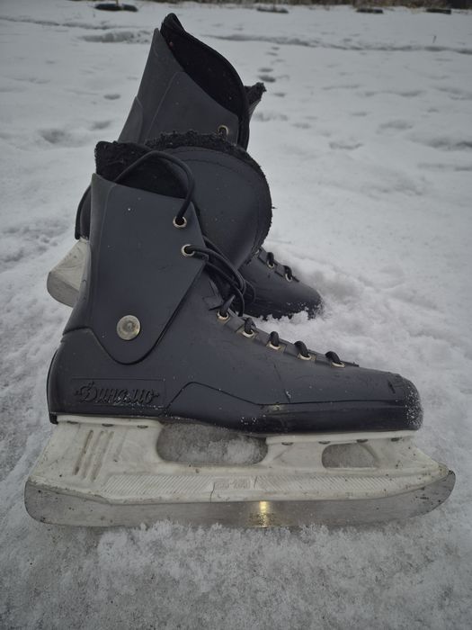 Продаются коньки 41 размер