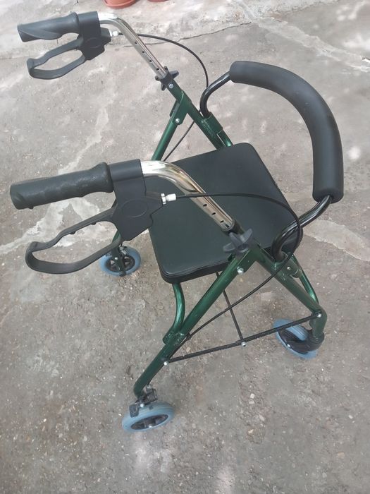 Cadru rolator de mers