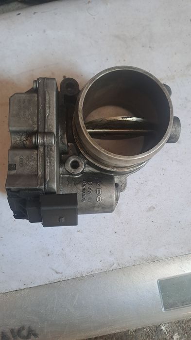 Vand clapeta acceleratie motor 3.0 tdi touareg/a8/a6 c6 /phaeton
