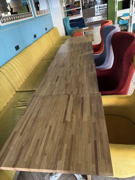 Стол, стулья, диван все для кафе