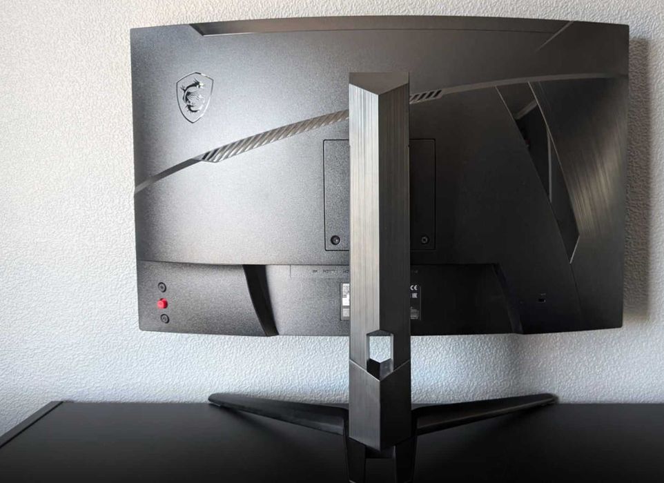 Vand monitor gaming 240 Hz / 1440p - 27 inch model MSI MPG 275CQRFX