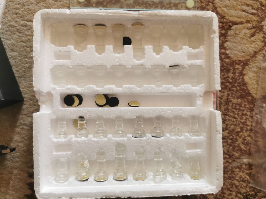 Стъклен шах - нов