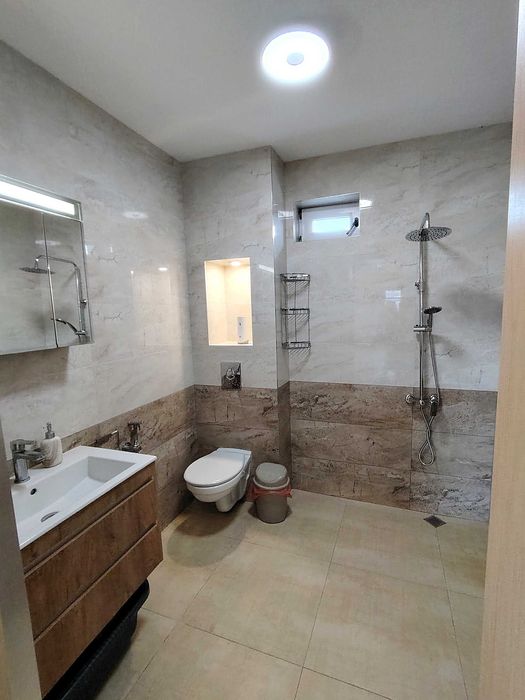 Масивна двуетажна къща в близост до Пловдив от собственик