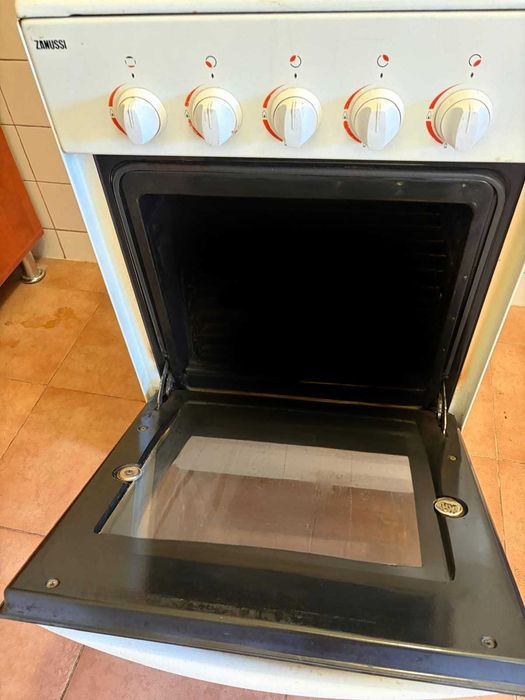 Aragaz Zanussi pe gaz – 4 arzătoare – 300 lei