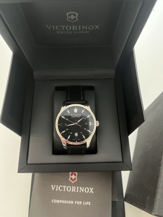 Часовник Victorinox