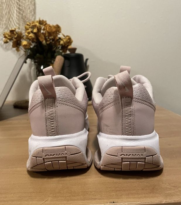 Adidasi air max intrlk