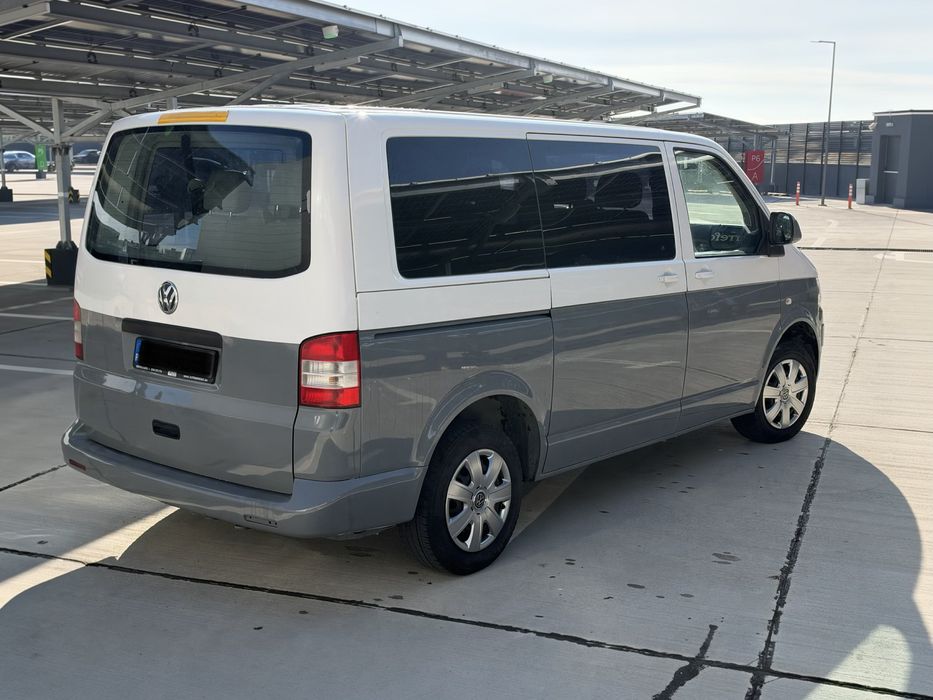 Vand VW T5 9 locuri (8+1 locuri)