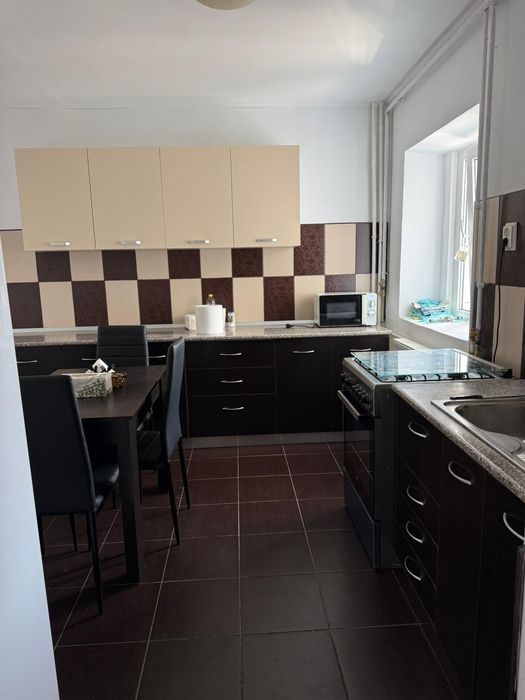 Apartament 2 camere. Zona păcii/militari, închiriere