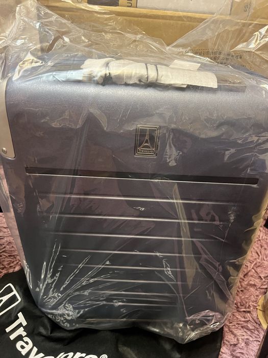 Чисто нов луксозен куфар Travelpro Platinum® Elite Slim Cabin Hardshell Spinner V2