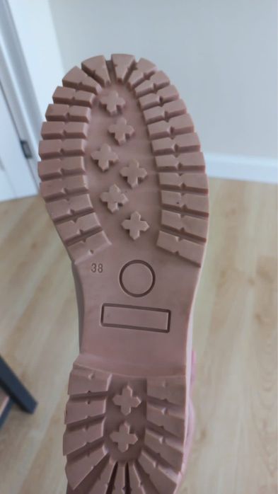 Продам ботинки