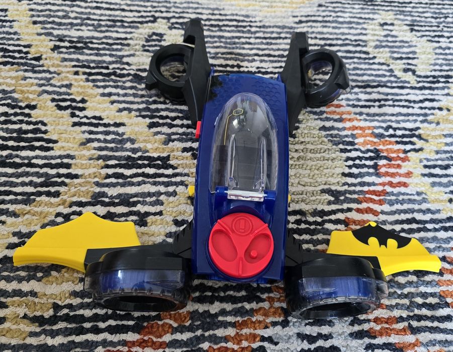 Vând Batmobil Mattel