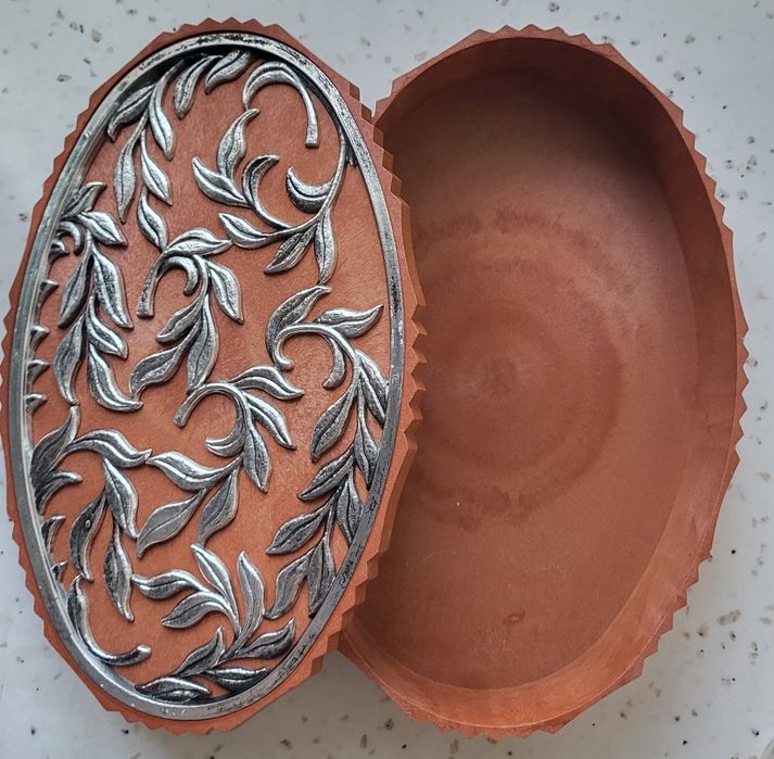 Шкатулка из карболита