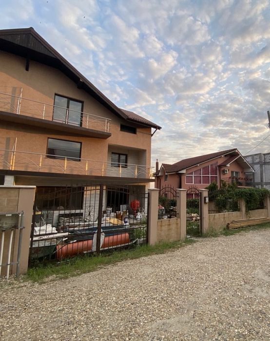 Casă duplex zona Consul170mp,teren250mp alee privată