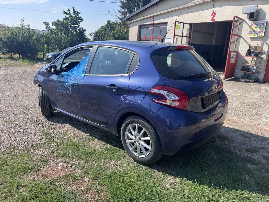 Dezmembrez Peugeot 208 2012-2019