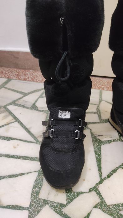 Обувки дамски ASICS зимни