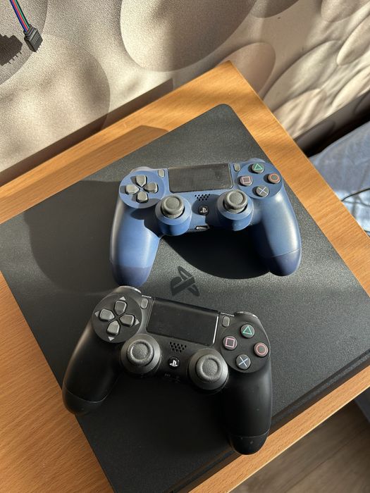 PlayStation 4 slim + 2 геймпада и камера