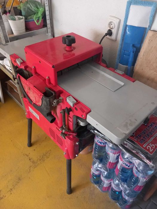 Продавам дървообработваща  машина RAIDER абрихт щрайхмус и циркуляр.