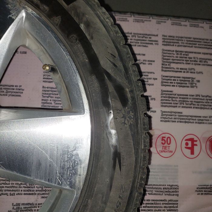 Продам 2 зимних балонов с дисками б/у.