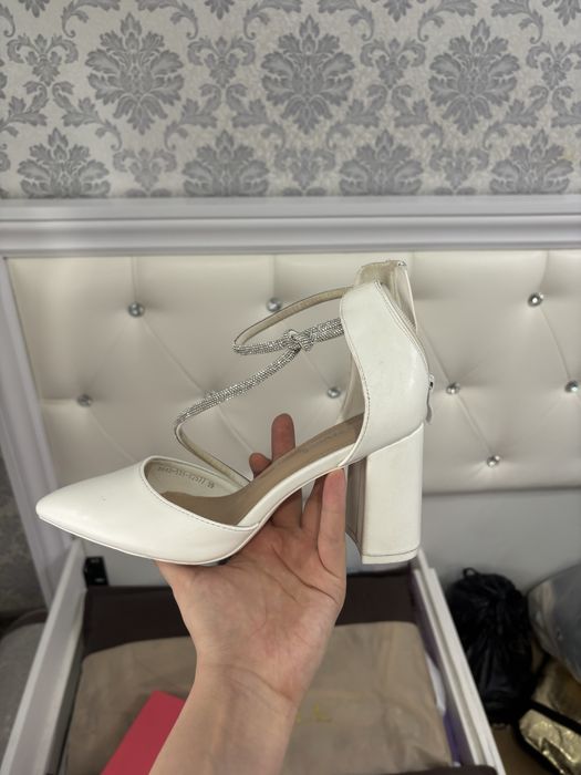 Продам вечерние платья и туфли, тренч