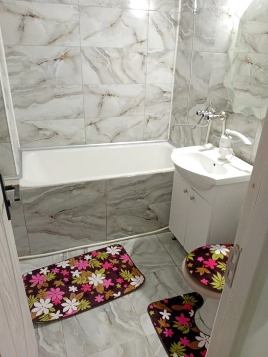 Închiriez apartament