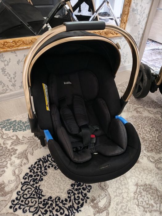 Срочно продаетмя коляска  kidilo оригинал