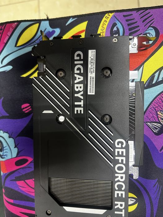 Продам видеокарту Gigabyte Rtx 5060 8gb