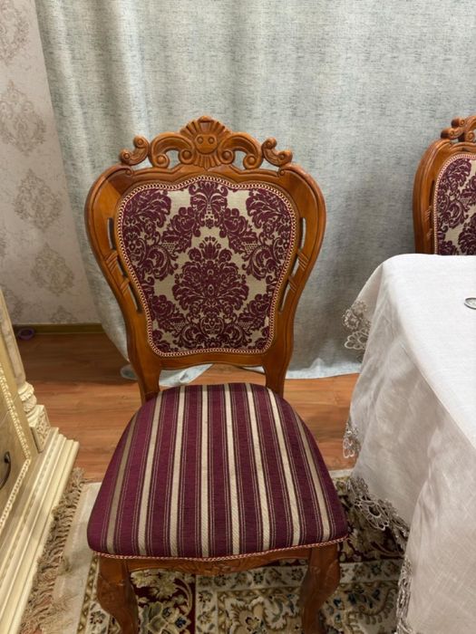 Стол со стульями