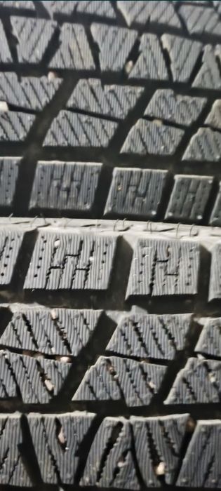 Зимние шины размер 185.65R14, 175.65R14 общий 6 штук и летние 2 штуки