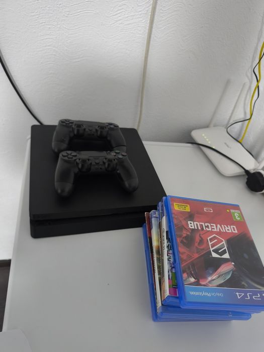 Ps4 perfecta stare de funcționare. Vine însoțit de câteva jocuri