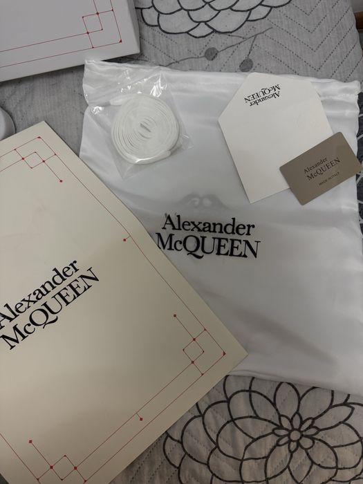 Чисто нови Alexander McQUEEN