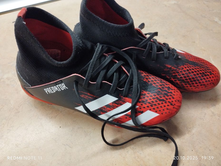 Футболни Бутонки Adidas Predator