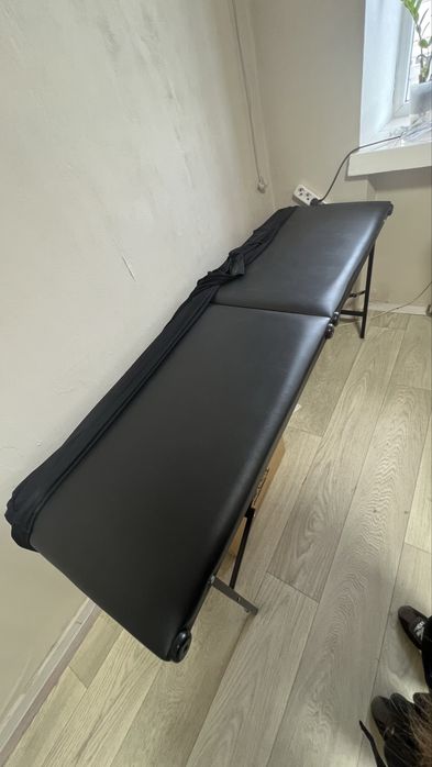 Продам маникюрный стол,кушетка,постамент,комод
