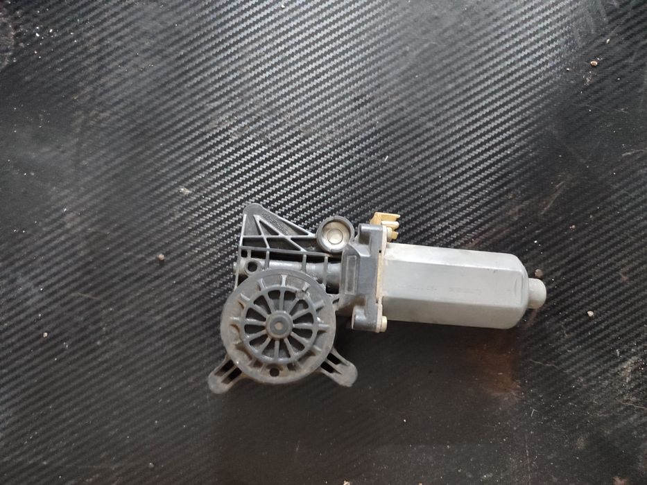 Продам запчасти на Мерседес W202