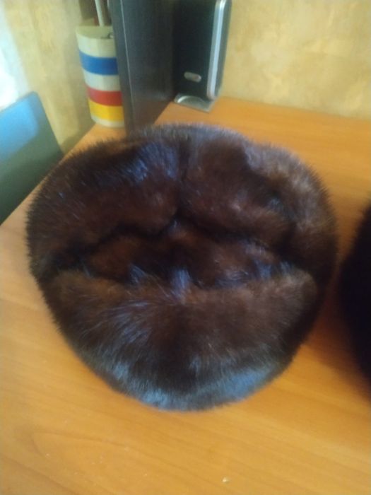 Продаются шапки, в нормальном состоянии.