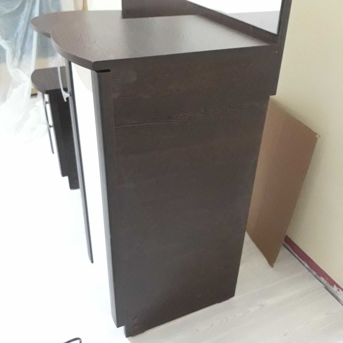 Masa de toaleta cu oglinda si sertare