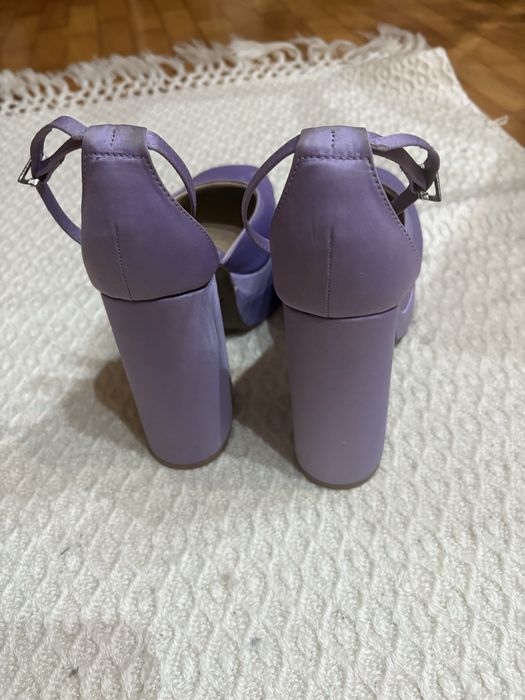 Високи обувки, нови