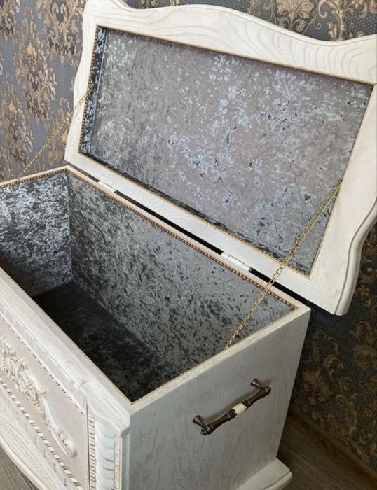 Сундук из натурального дерева