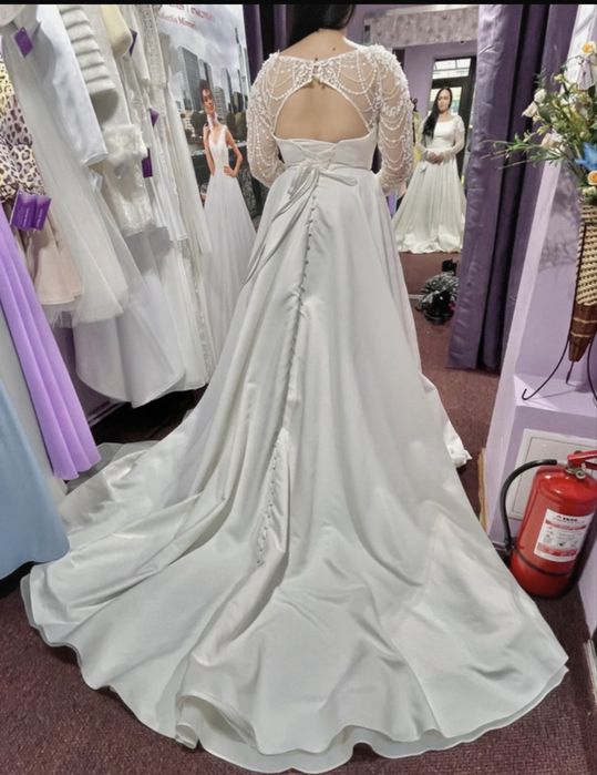 Vând Rochie de mireasă + voal