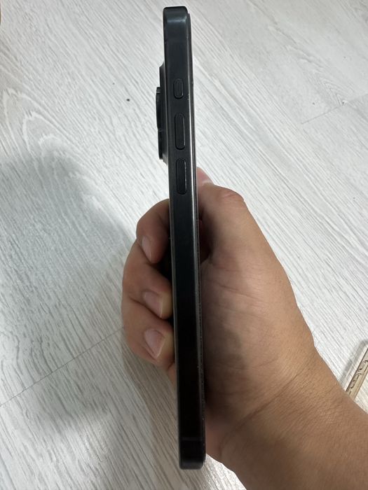 Продам Iphone 15 pro max 1 Tb батарей 80%