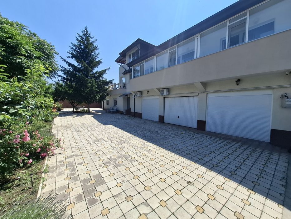 Casa S+P+1+M Drumul taberei Prelungirea Ghencea  Ghidiceni 500m teren